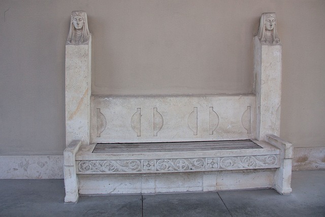 虽然挑战依 虽然挑战依